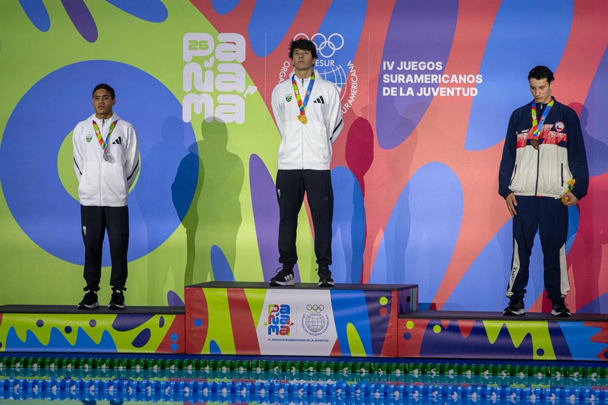 Davi Vallim conquista dois ouros e quebra dois recordes na piscina do Panamá 2026