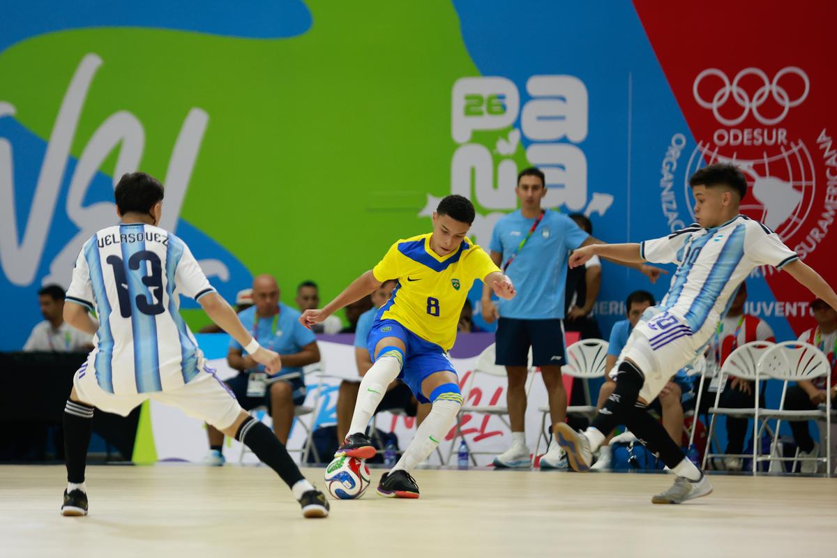 Em dia repleto de vitórias, futsal, surfe e tênis de mesa estreia bem em Panamá 2026