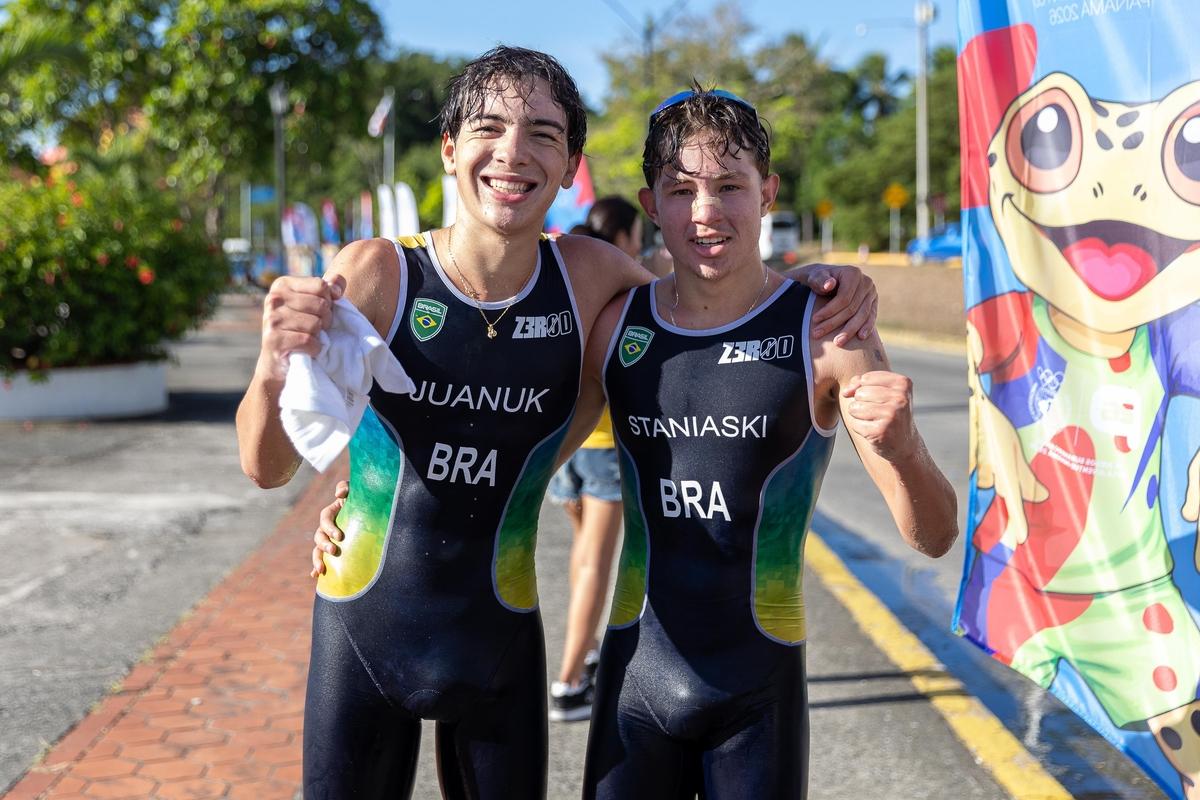 Alejandro Juanuk e Eduardo Staniaski conquistam as primeiras medalhas do triatlo no Panamá 2026. Foto: Léo Barrilari/COB