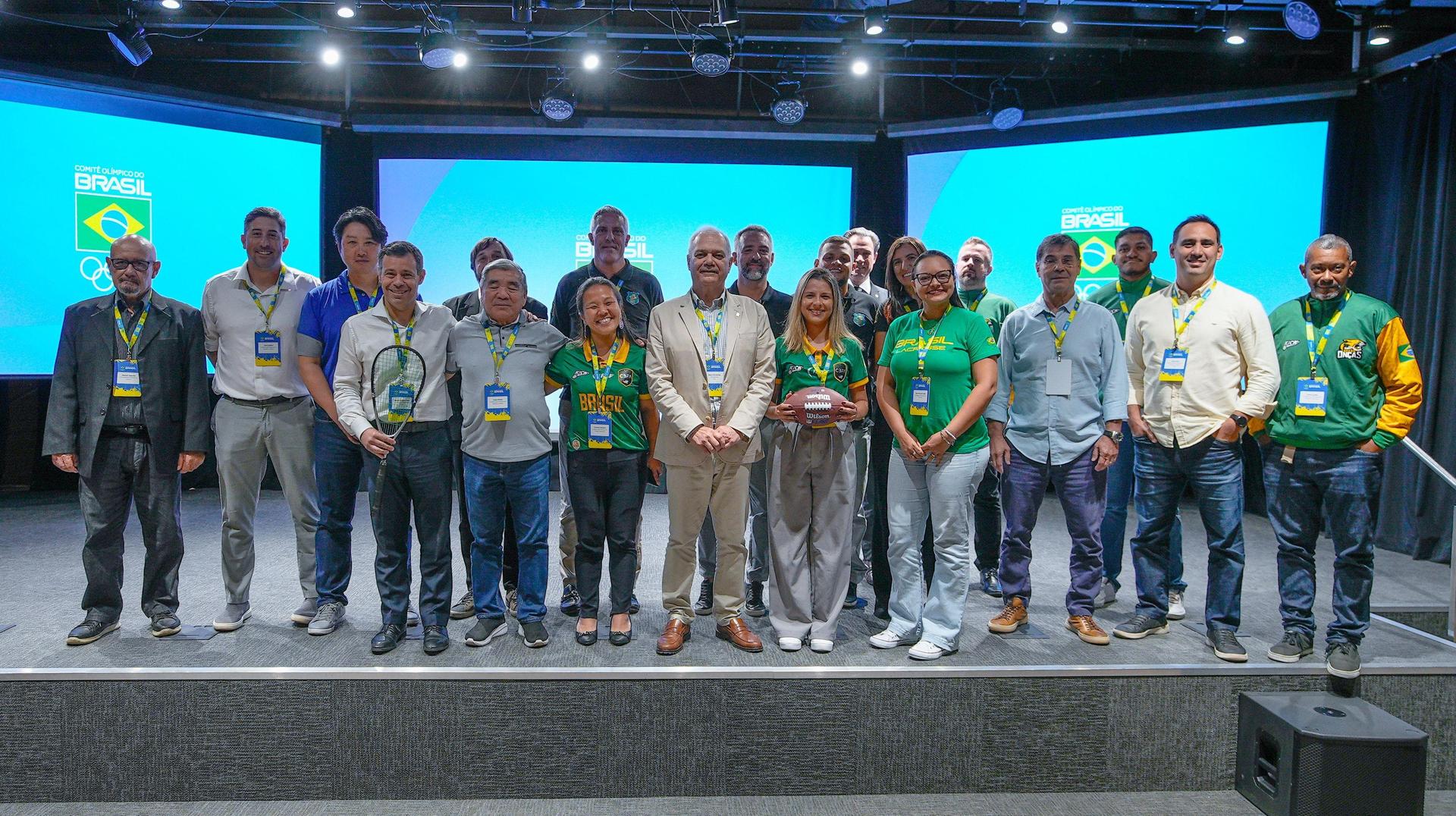Representantes das novas Confederações Olímpicas e o Presidente do COB. Foto: Rafael Bello/COB Representantes das novas Confederações Olímpicas e o Presidente do COB. Foto: Rafael Bello/COB