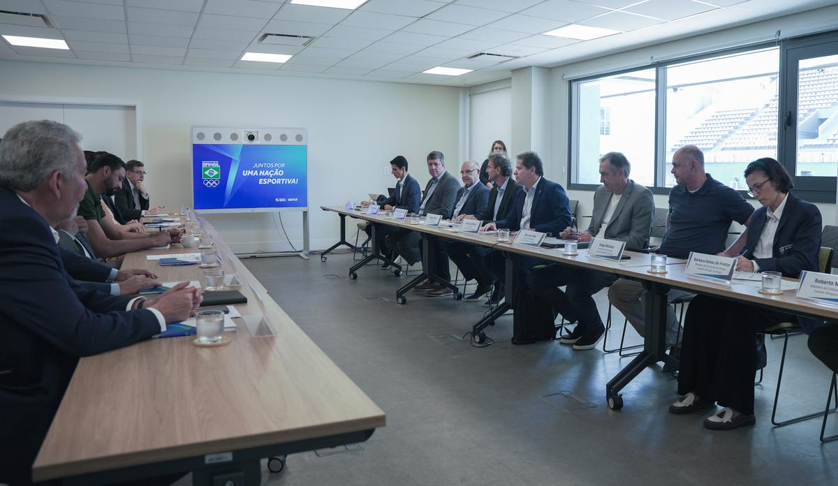 Comitê Olímpico do Brasil recebe visita de deputados da Comissão Especial do Esporte