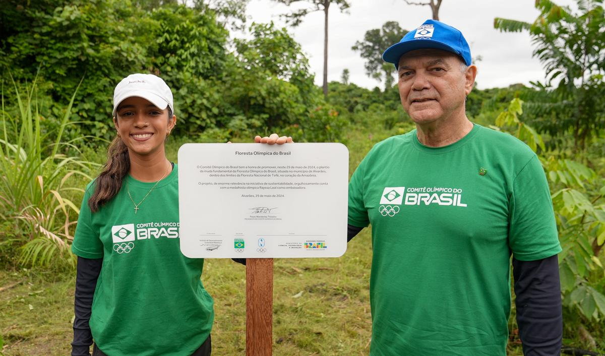 Rayssa Leal e o Presidente Paulo Wanderley no lançamento da Floresta Olímpica. Foto: Marina Ziehe/COB