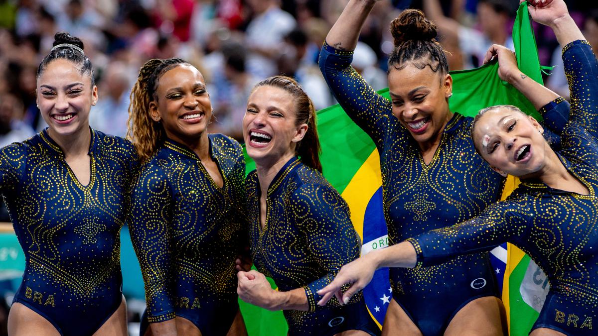 Seleção feminina de ginástica artística comemora bronze histórico (Miriam Jeske/COB)