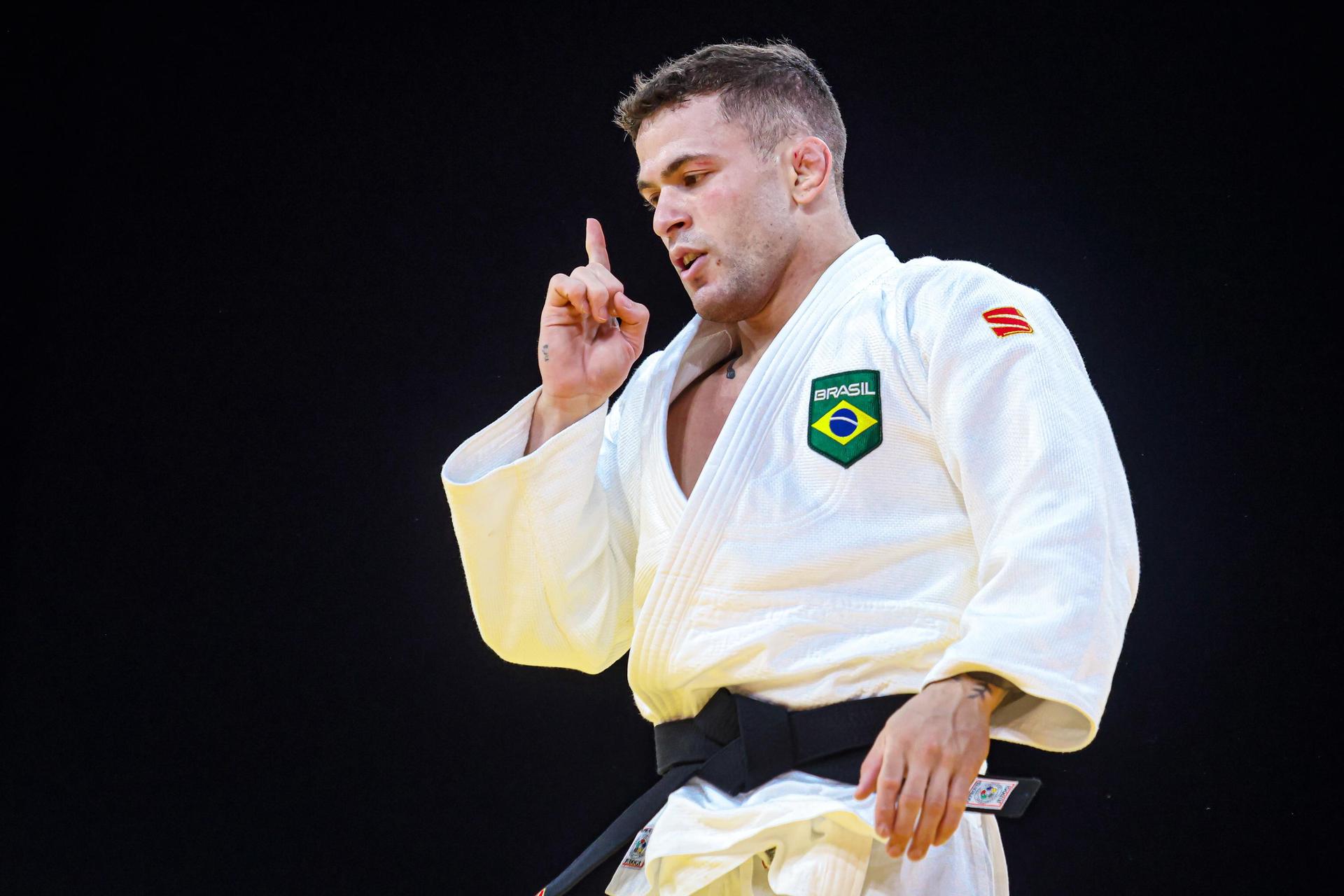 William Lima comemora no judô