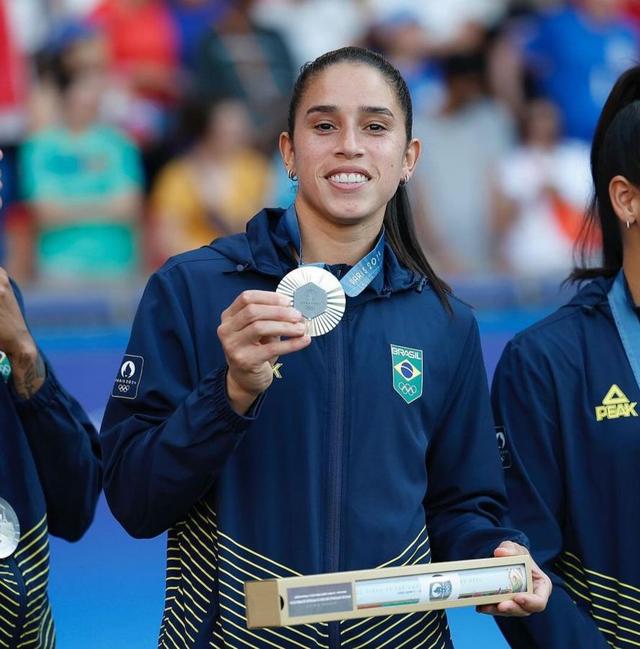 Rafaelle Leone Carvalho Souza