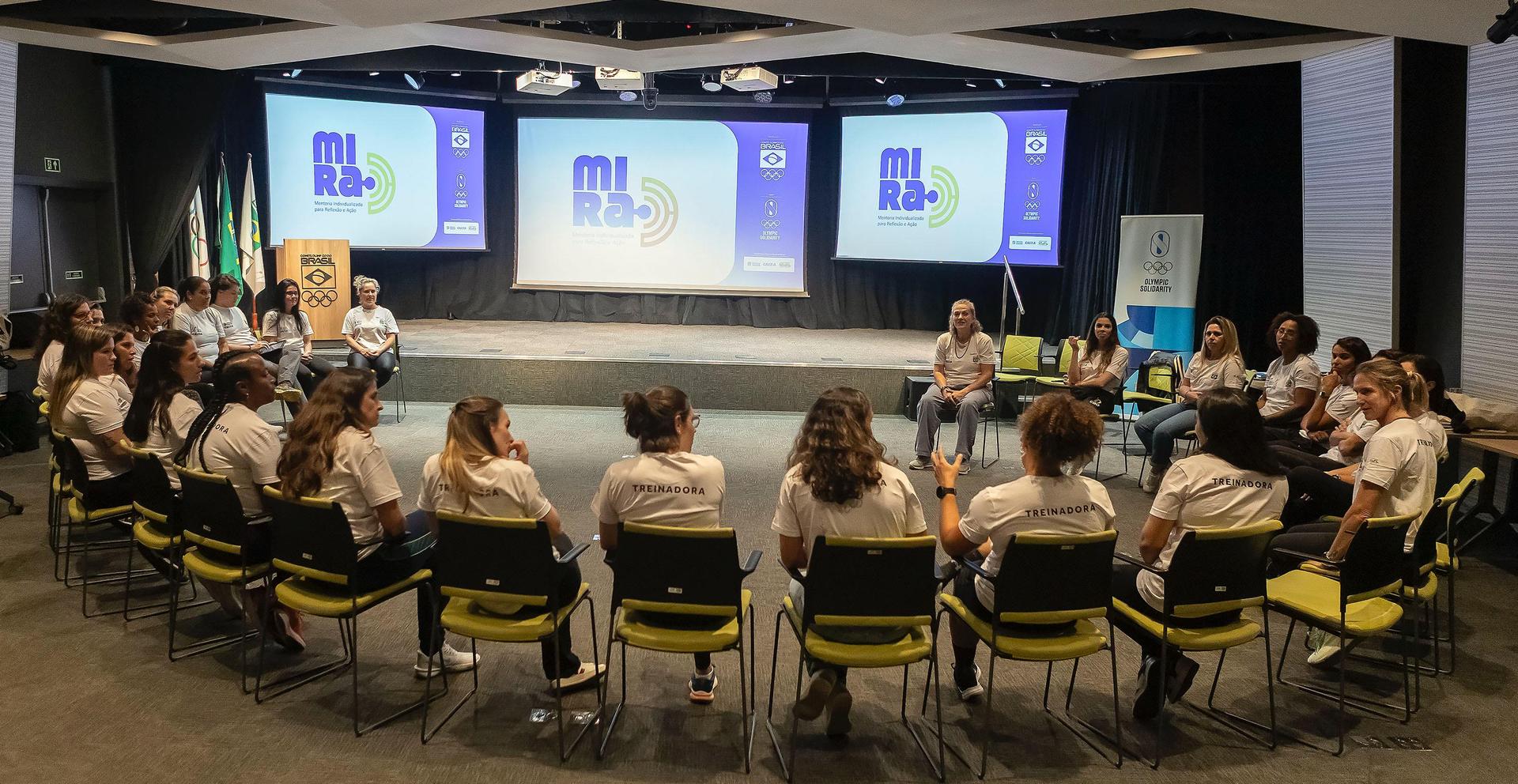 Segunda edição do programa MIRA - Mentoria para Treinadoras tem encontro presencial no Centro de Treinamento do COB