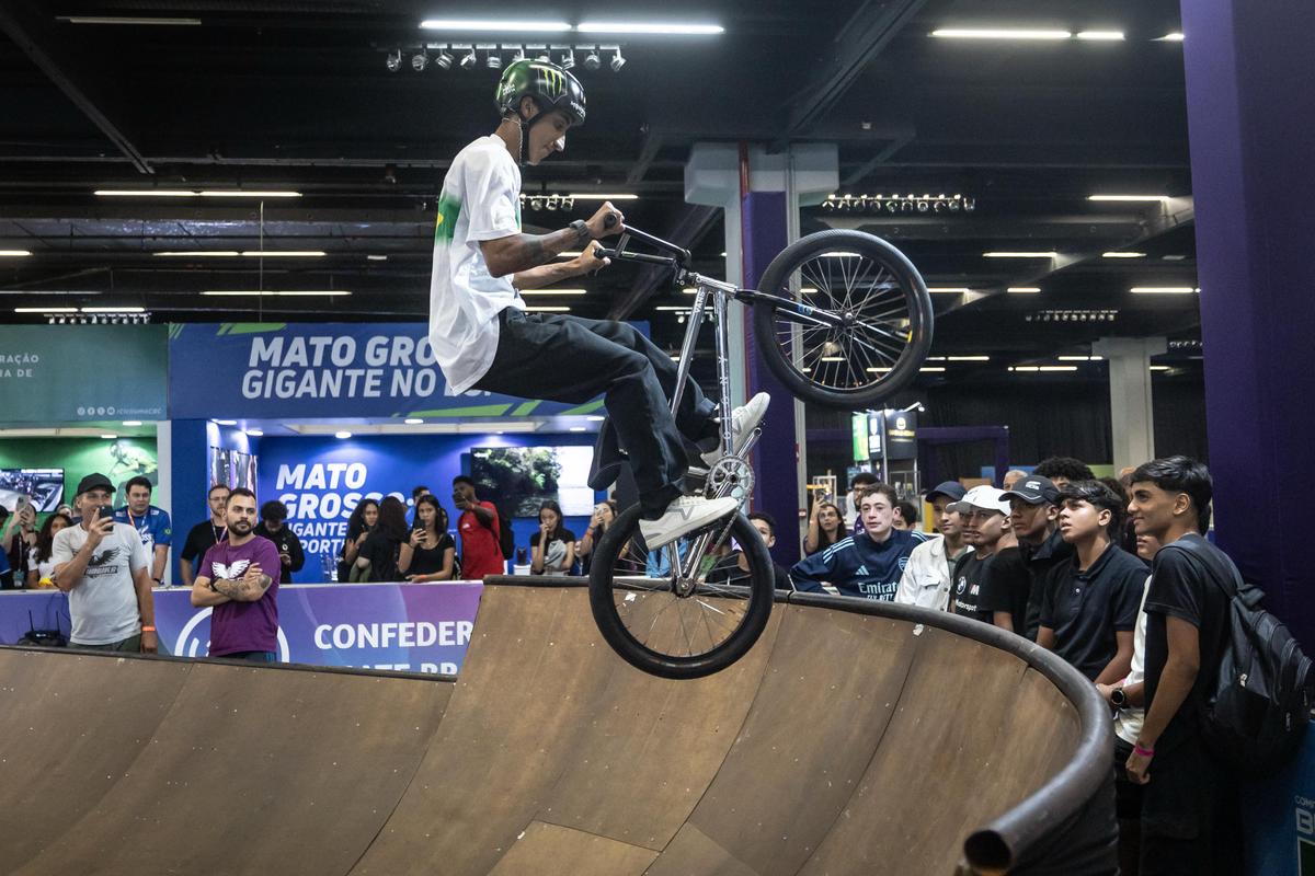 Bala Loka de volta às pistas: ciclista supera lesão no cotovelo e projeta ciclo olímpico ainda melhor no BMX Freestyle