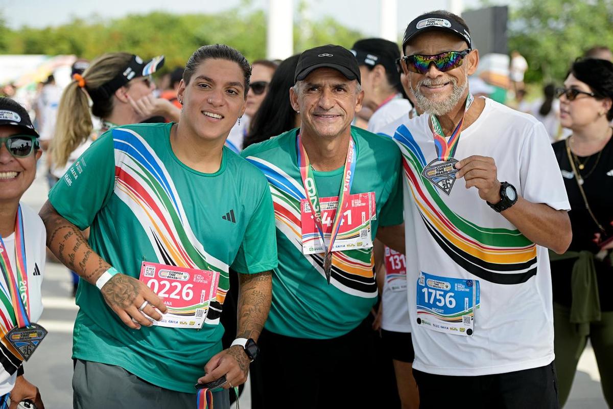 Corrida Time Brasil vira festa olímpica com ídolos do esporte e milhares de corredores no Rio