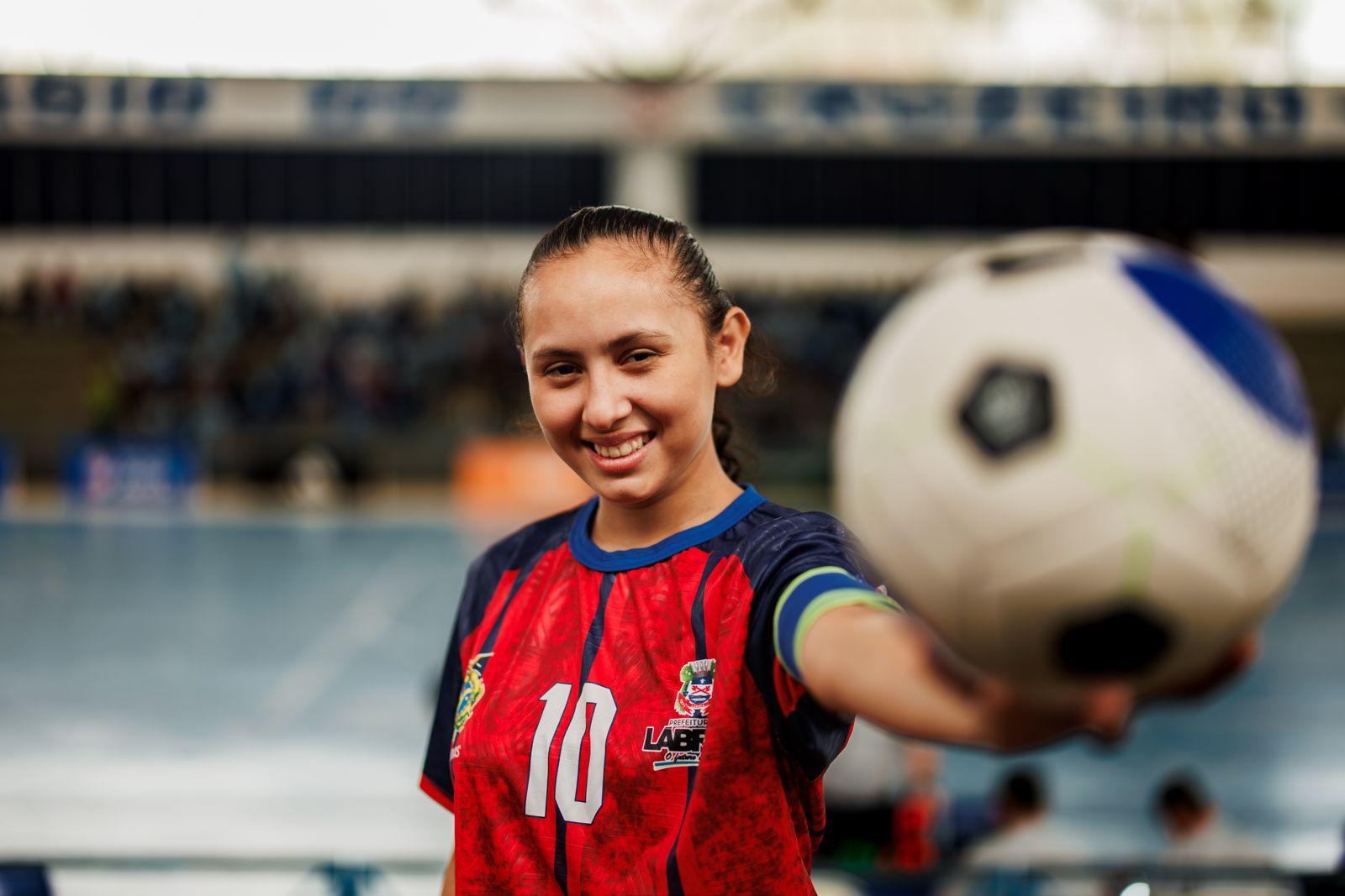 Após perder parcialmente a visão, Grazi retorna às quadras e inspira o Amazonas nos Jogos da Juventude CAIXA Brasília 2025