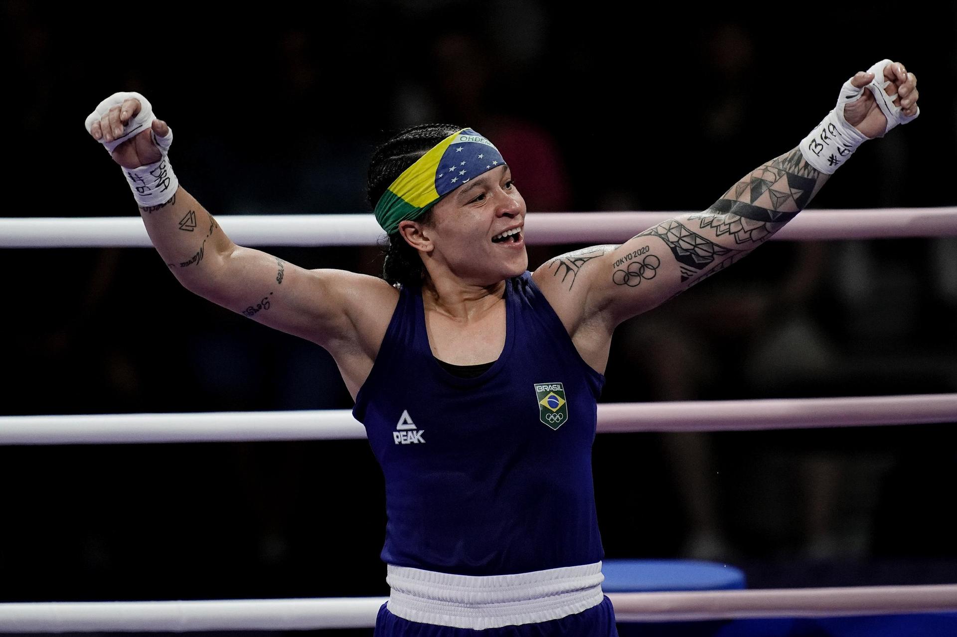 Beatriz (Bia) Ferreira em ação contra a norte-americana Jajaira Gonzalez. Foto: Alexandre Loureiro/COB Beatriz (Bia) Ferreira em ação contra a norte-americana Jajaira Gonzalez. Foto Alexandre Loureiro COB