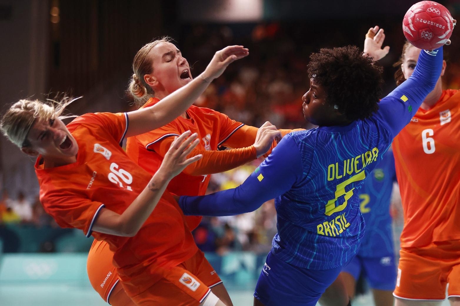 Brasil perde para Holanda no handebol feminino. Na foto, a atleta Mari Fernandes. Foto: Luiza Moraes/COB
