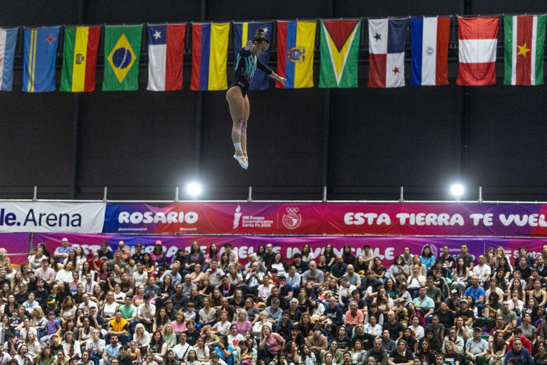 Na foto, destaque para a atleta Camilla Lopes. Foto: Jonne Roriz/COB