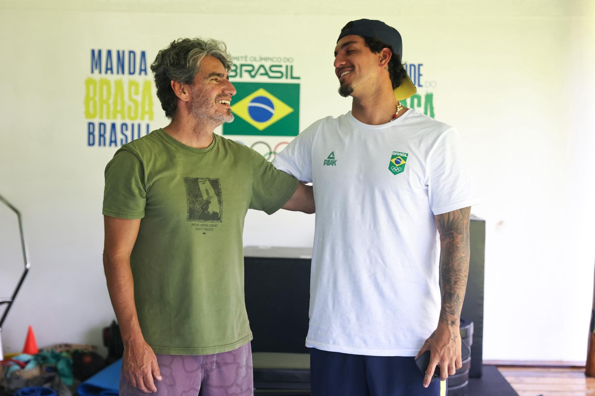 Gabriel Medina e Charles Medina estão novamente juntos nos Jogos Olímpicos. Foto: William Lucas/COB
