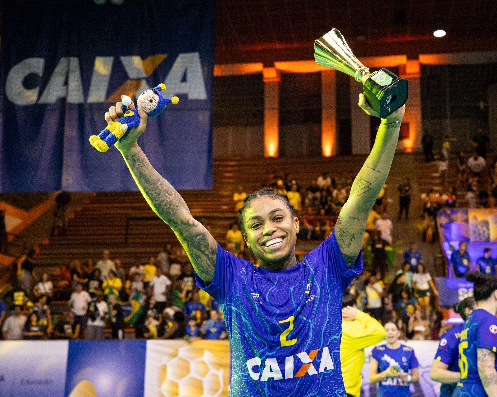 Beto Noval/ RuasMidia / CBHb Bruna de Paula comemora no Sul-Centro-Americano de Handebol (Beto Noval/ RuasMidia / CBHb)