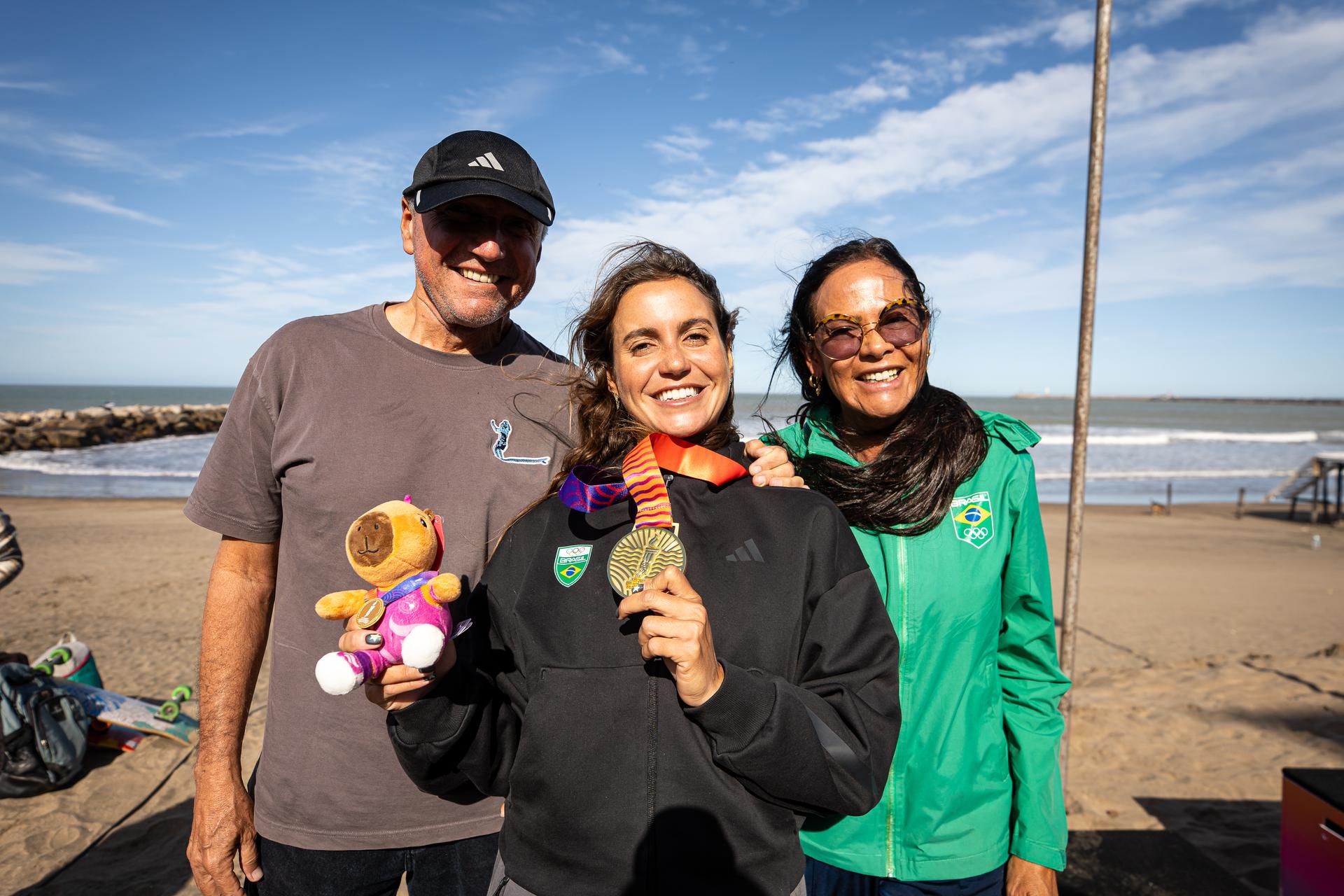 Foto: Bruno Ruas/COB Chloé Calmon é campeã em Mar del Plata com os pais na plateia: “não lembro da minha vida antes do surfe”