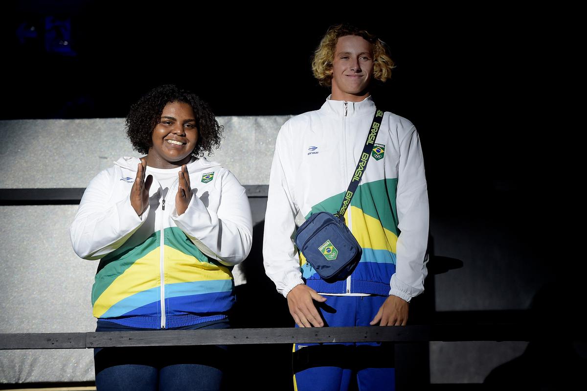 Taiane Justino, do levantamento de pesos, e Ryan Kainalo, do surfe, são dois dos jovens atletas brasileiros que participarão do Vivência Olímpica - Foto Alexandre Loureiro/COB Taiane Justino, do levantamento de pesos, e Ryan Kainalo, do surfe, são dois dos jovens atletas brasileiros que participarão do Vivência Olímpica - Foto Alexandre Loureiro/COB