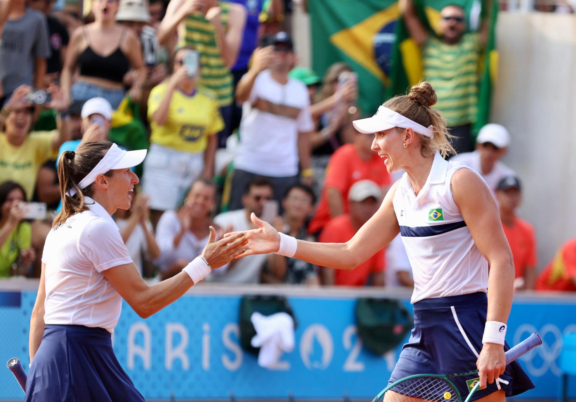 Tênis em Dupla feminina. Beatriz Haddad Maia e Luisa Stefani. Foto: Gaspar Nóbrega/COB Tênis em Dupla feminina. Beatriz Haddad Maia e Luisa Stefani. Foto Gaspar Nóbrega COB
