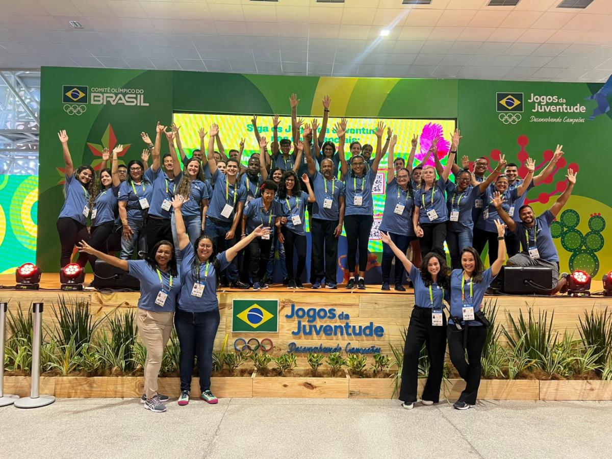 Voluntários reunidos nos Jogos da Juventude - Foto Arquivo pessoal Voluntários reunidos nos Jogos da Juventude - Foto Arquivo pessoal