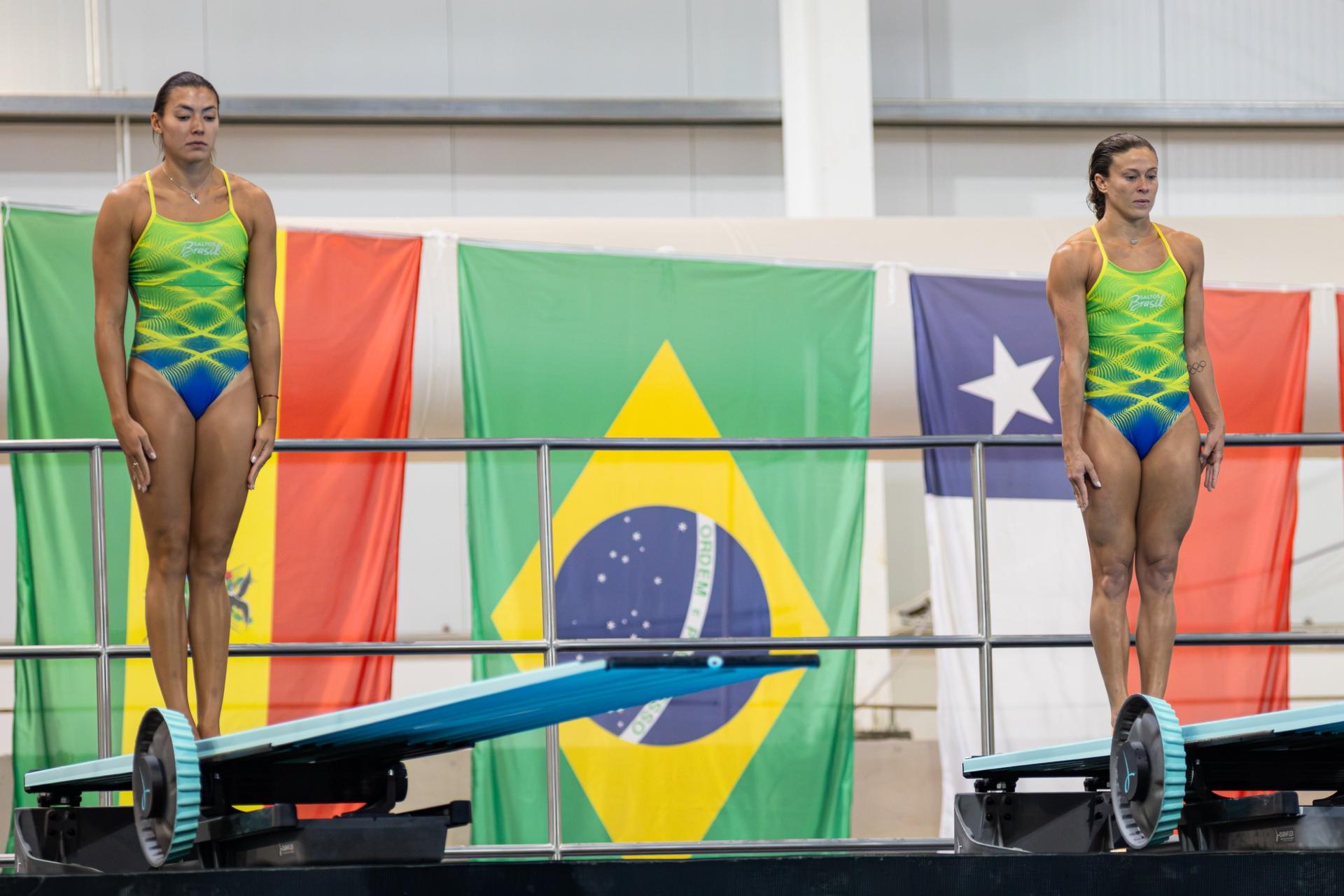 Na foto, as atletas Ana Santos e Luana Lira, ouro da prova de trampolim 3m sincronizado. Foto: Mariana Sá/COB