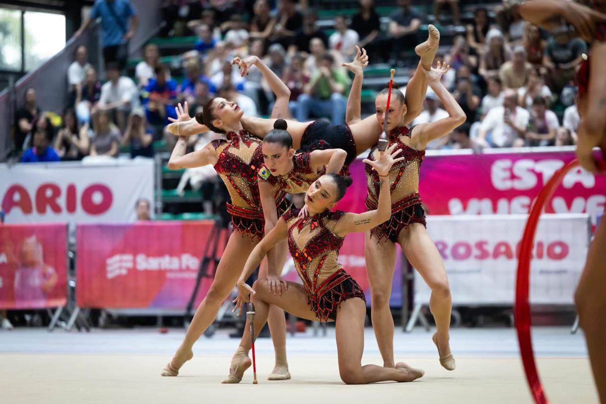 Leoas rugem alto e conquistam o ouro no conjunto da ginástica rítmica em Santa Fé