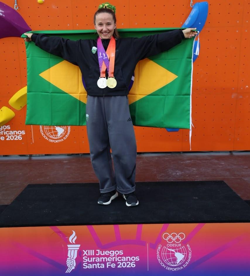 Com scrunchie especial no cabelo e duas medalhas no peito, Anja Köhler vive semana especial em Santa Fé 2026