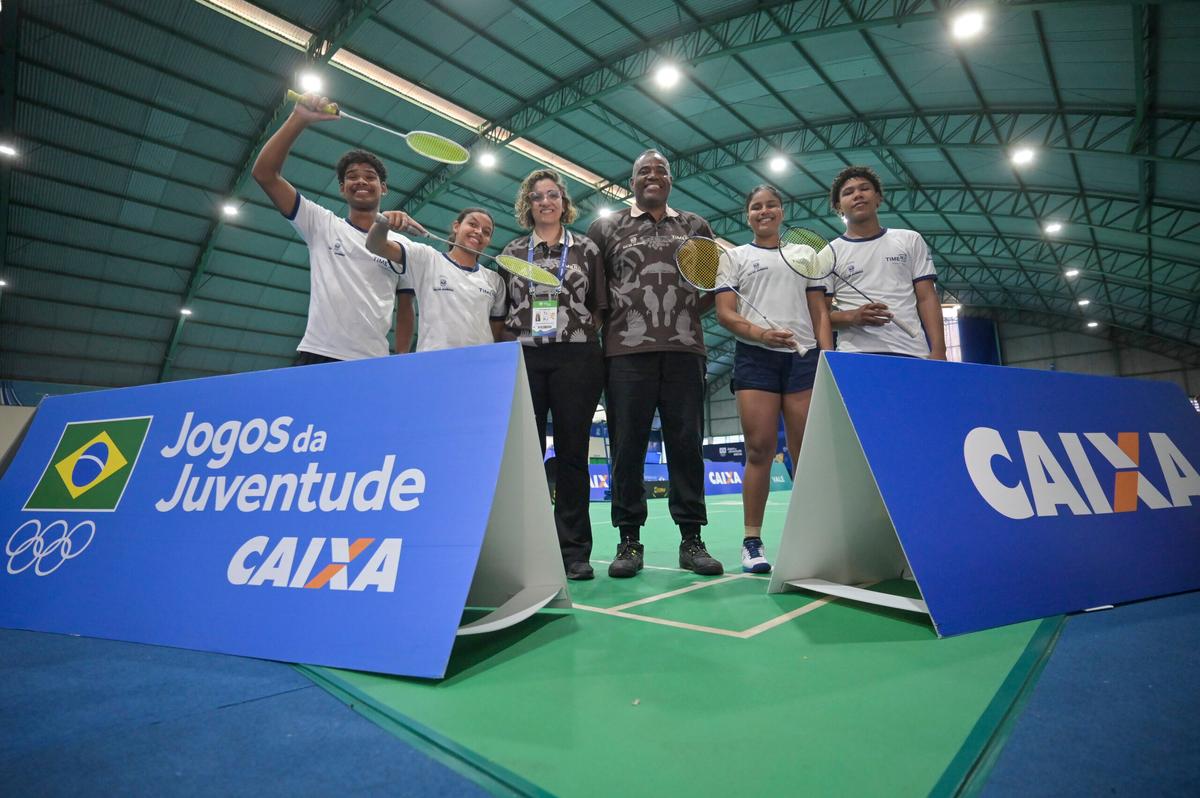 Responsável por revelar atletas olímpicos do badminton brasileiro, Sebastião Dias lidera equipe do RJ a três medalhas nos Jogos da Juventude
